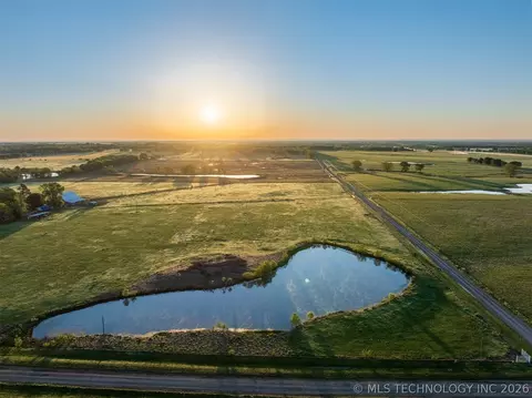 2 N 300 Rd, Okmulgee, OK 74447