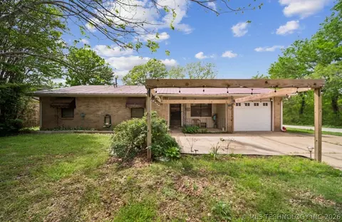 13812 S 296th East Ave, Coweta, OK 74429