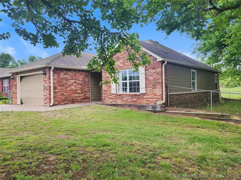 418 N 6th St, Collinsville, OK 74021