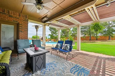 Exterior - 21192 E 112th St S, Broken Arrow, OK 74014 photo 9 of 16