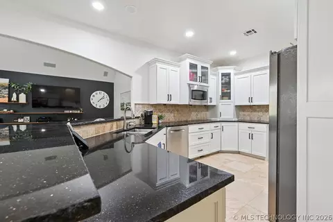 Kitchen - 21192 E 112th St S, Broken Arrow, OK 74014 photo 7 of 7