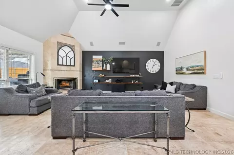 Living - 21192 E 112th St S, Broken Arrow, OK 74014 photo 4 of 5