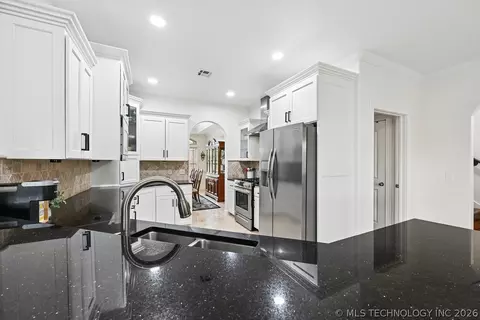 Kitchen - 21192 E 112th St S, Broken Arrow, OK 74014 photo 6 of 7