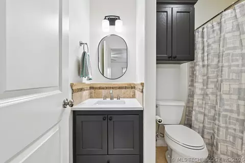 Bath - 21192 E 112th St S, Broken Arrow, OK 74014 photo 5 of 7