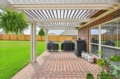 Exterior - 21192 E 112th St S, Broken Arrow, OK 74014 photo 7 of 16