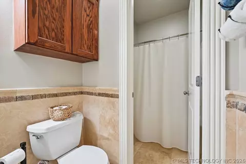 Bath - 21192 E 112th St S, Broken Arrow, OK 74014 photo 4 of 7