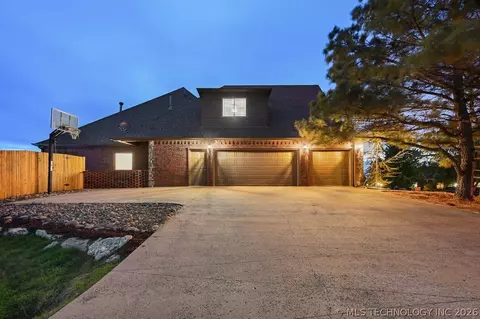 Exterior - 21192 E 112th St S, Broken Arrow, OK 74014 photo 3 of 16
