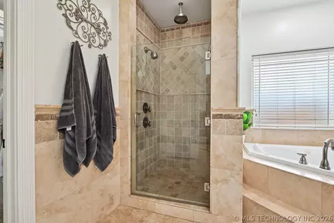 Bath - 21192 E 112th St S, Broken Arrow, OK 74014 photo 2 of 7