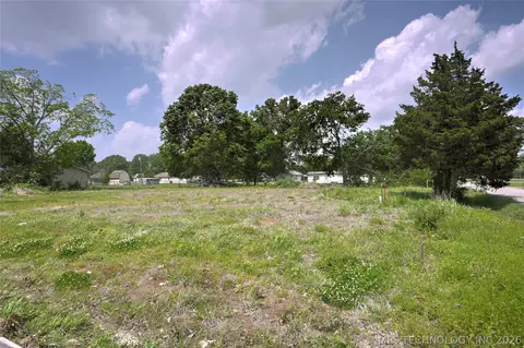 809 NE 5th St, Wagoner, OK 74467 photo 3