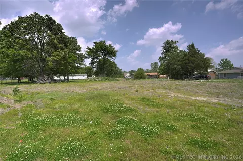 809 NE 5th St, Wagoner, OK 74467