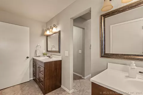 1119 E Dover St, Broken Arrow, OK 74012 photo 55
