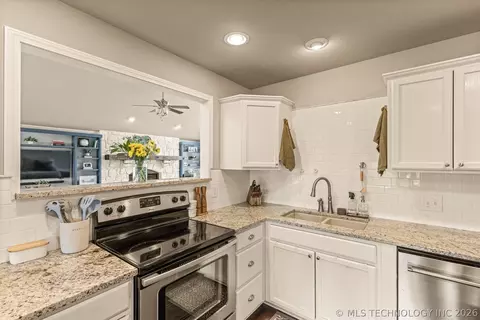 1119 E Dover St, Broken Arrow, OK 74012 photo 6