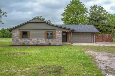 418 W Cooweescoowee Ave W, Oologah, OK 74053