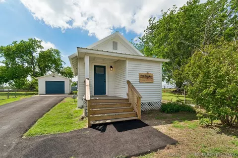 211 N Kings Hwy, Cushing, OK 74023