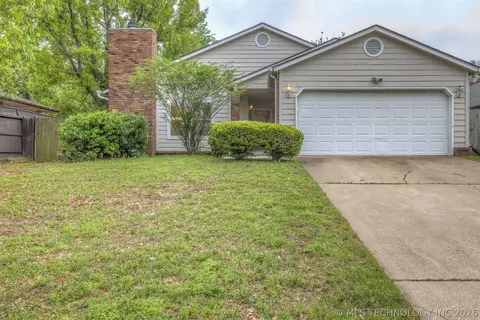 7114 E 98th St, Tulsa, OK 74133