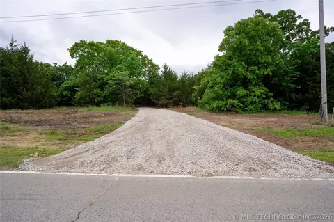 002 W 41st St, Sand Springs, OK 74063