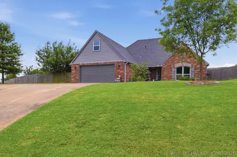 8012 Cottonwood Ave, Claremore, OK 74019