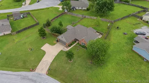 8012 Cottonwood Ave, Claremore, OK 74019