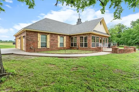 1712 Beach Landing Dr, Kingston, OK 73439