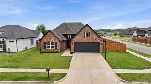 5917 E 126th Pl S, Bixby, OK 74008
