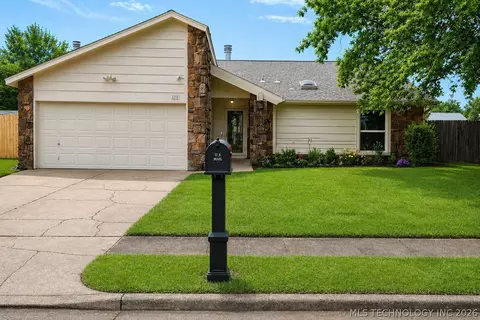 2780 W 112th Pl S, Jenks, OK 74037