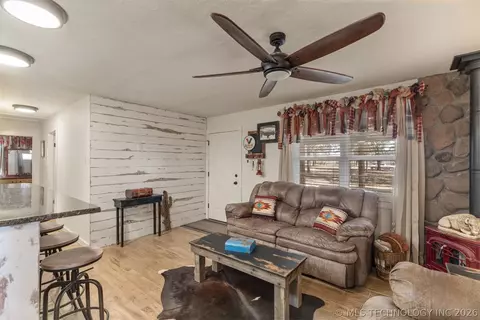 Living - 1019 N 7th St, Jay, OK 74346 photo 3 of 4