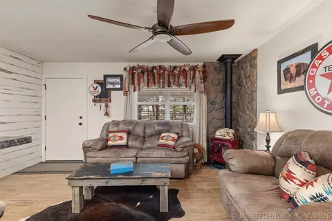 Living - 1019 N 7th St, Jay, OK 74346 photo 4 of 4