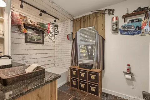Bath - 1019 N 7th St, Jay, OK 74346 photo 1 of 4
