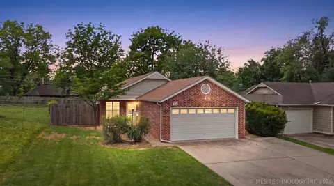316 W Sycamore St, Coweta, OK 74429