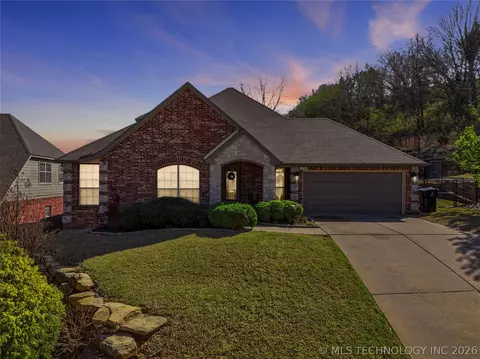 1700 N 1st St, Broken Arrow, OK 74012