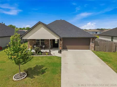 1807 Endura Park Dr, Siloam Springs, AR 72761