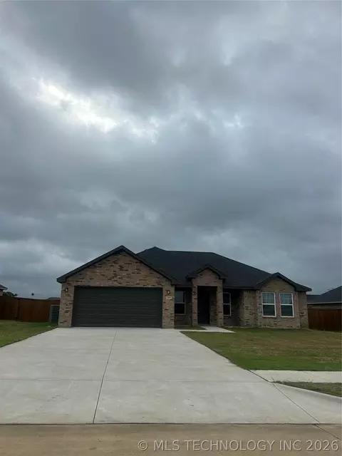 3233 Seabiscuit St, Durant, OK 74701