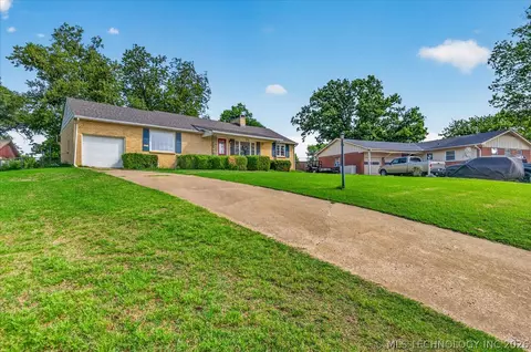 140 Fleetwood Pl, Bartlesville, OK 74006