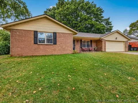 1869 Putnam Dr, Bartlesville, OK 74006
