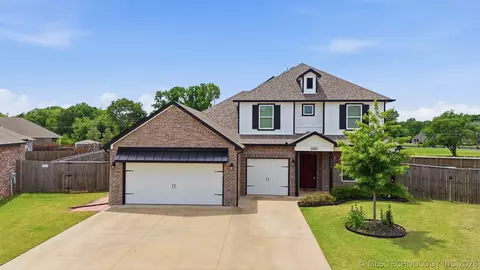 2017 W Fredericksburg Ct, Broken Arrow, OK 74011