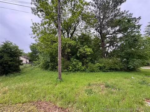 401 S Hall Ave, Wagoner, OK 74467