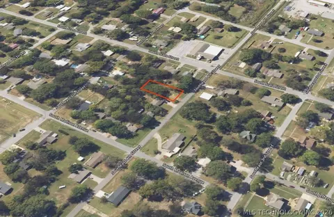 504 SE 4th St, Wagoner, OK 74467