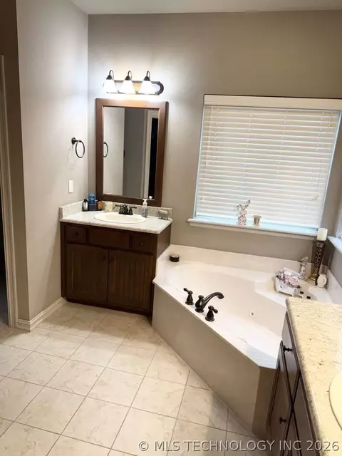 Bath - 18522 E 42nd St, Tulsa, OK 74134 photo 3 of 5