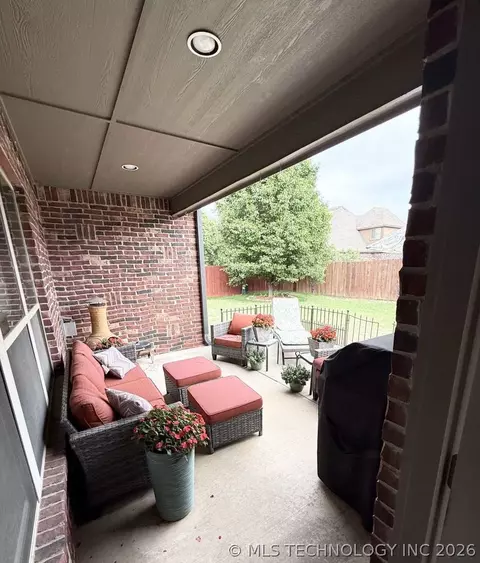 Exterior - 18522 E 42nd St, Tulsa, OK 74134 photo 8 of 8