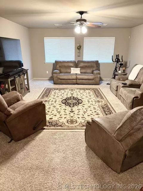 Living - 18522 E 42nd St, Tulsa, OK 74134 photo 4 of 5