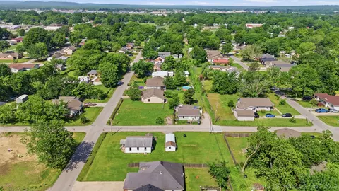 View/Area - 409 E Pine St, Skiatook, OK 74070 photo 4 of 5
