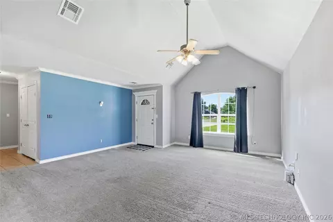 Living - 409 E Pine St, Skiatook, OK 74070 photo 1 of 4