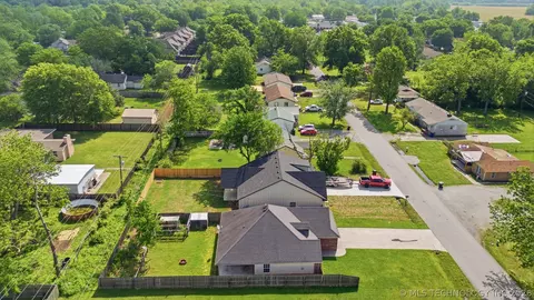 View/Area - 409 E Pine St, Skiatook, OK 74070 photo 2 of 5