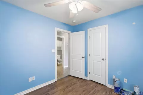 Bedroom - 409 E Pine St, Skiatook, OK 74070 photo 4 of 6