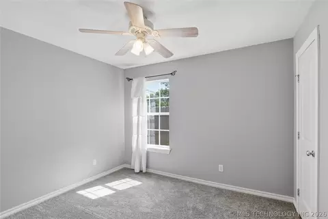 Bedroom - 409 E Pine St, Skiatook, OK 74070 photo 5 of 6