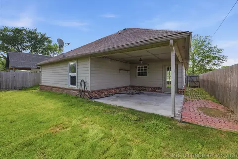 Exterior - 409 E Pine St, Skiatook, OK 74070 photo 6 of 6