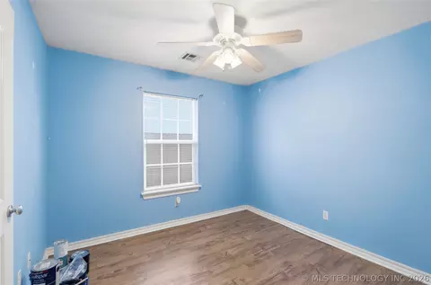 Bedroom - 409 E Pine St, Skiatook, OK 74070 photo 3 of 6