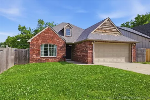 Exterior - 409 E Pine St, Skiatook, OK 74070 photo 2 of 6