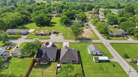 View/Area - 409 E Pine St, Skiatook, OK 74070 photo 3 of 5