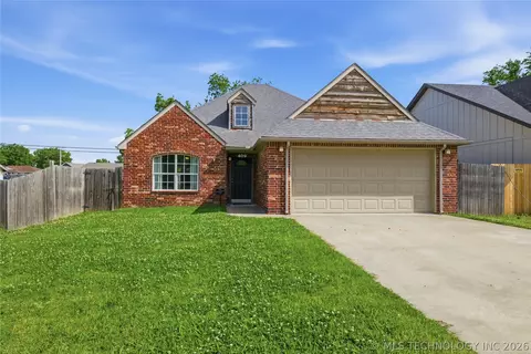 409 E Pine St, Skiatook, OK 74070